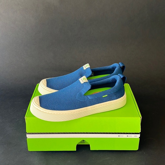 Cariuma IBI Slip On Blue Knit Sneaker - Picture 1 of 4